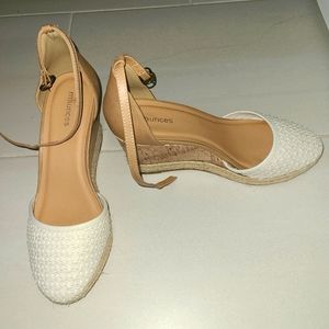 Maurices Creme Wedges, Size 8.5, Brand new